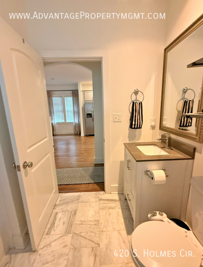 420 Holmes Cir - Photo 3 of 24