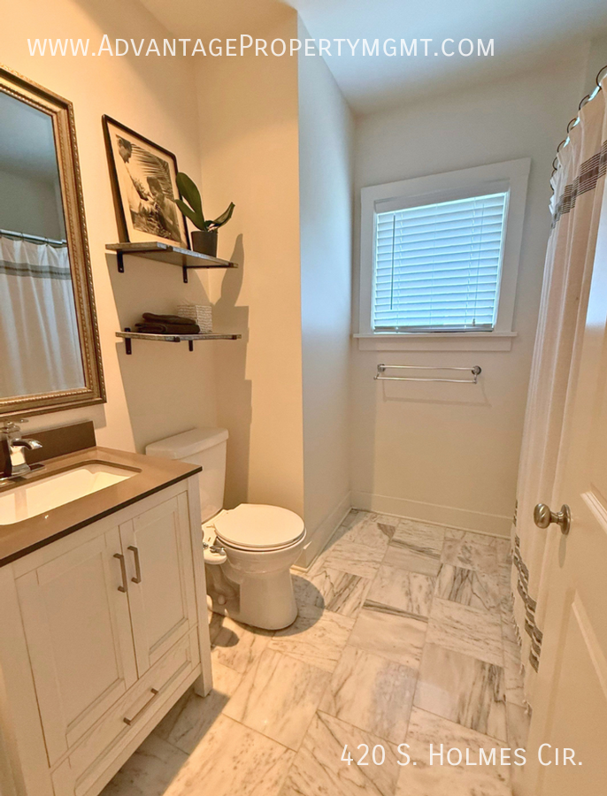 420 Holmes Cir - Photo 4 of 24