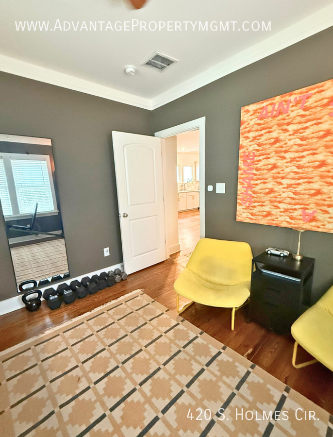 420 Holmes Cir - Photo 5 of 24