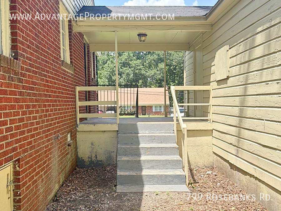 799 Rosebanks Rd - Photo 4 of 21