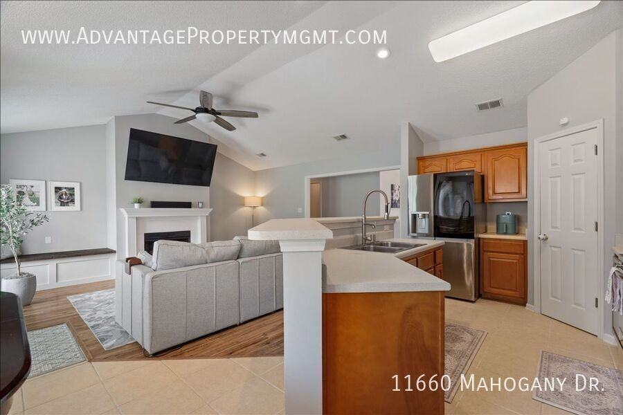 11660 Mahogany Dr - Photo 3 of 17