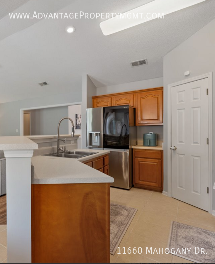 11660 Mahogany Dr - Photo 4 of 17