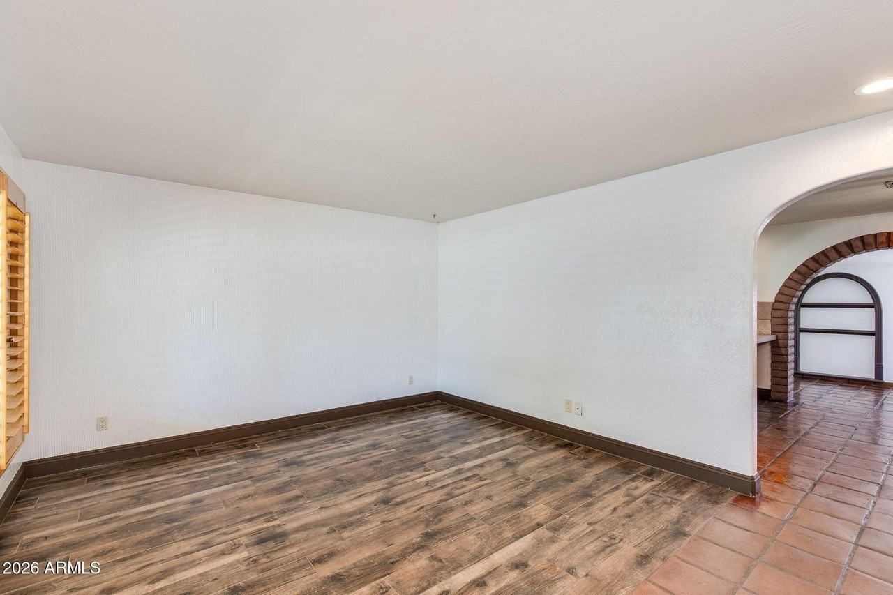 2429 E Dahlia Dr - Photo 5 of 23
