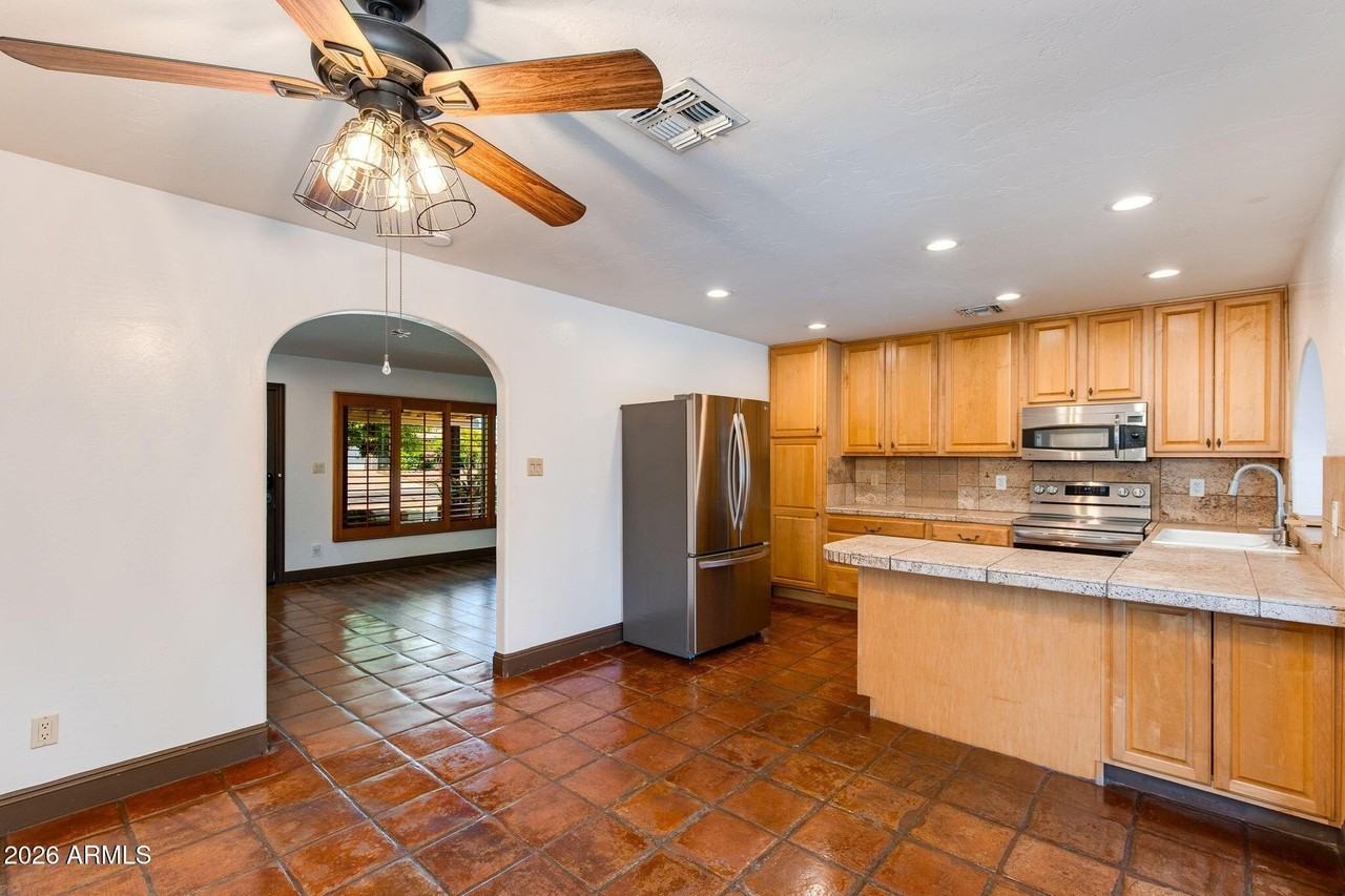 2429 E Dahlia Dr - Photo 6 of 23