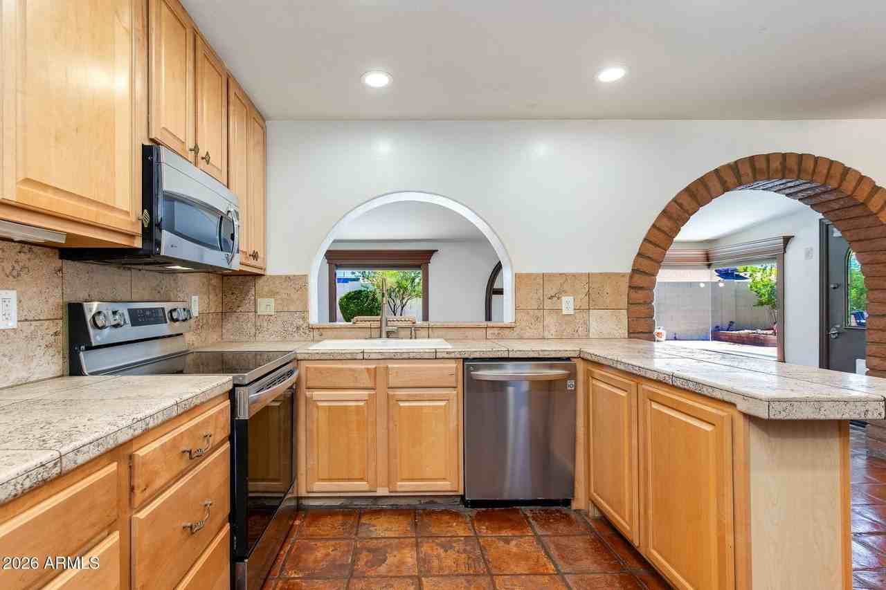 2429 E Dahlia Dr - Photo 7 of 23
