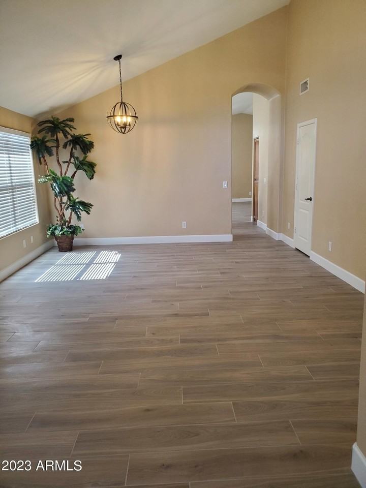 1737 E Morgan Ct - Photo 3 of 19