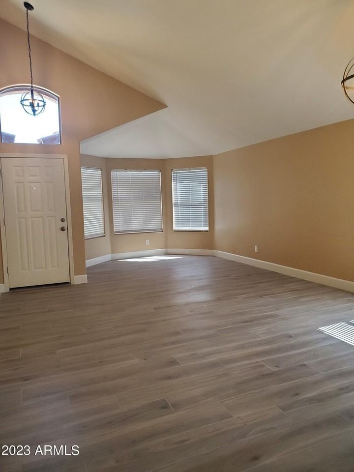 1737 E Morgan Ct - Photo 4 of 19