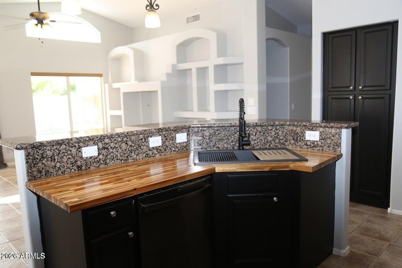9345 E Caribbean Ln - Photo 6 of 27