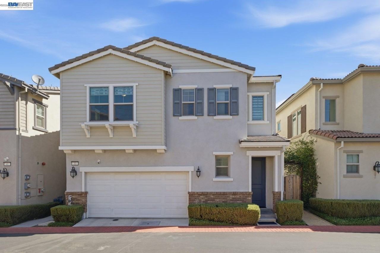 33 W Roccolino Ln - Photo 2 of 50