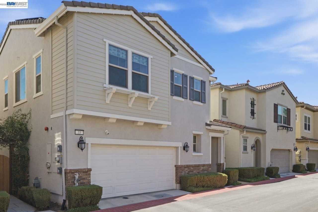 33 W Roccolino Ln - Photo 3 of 50