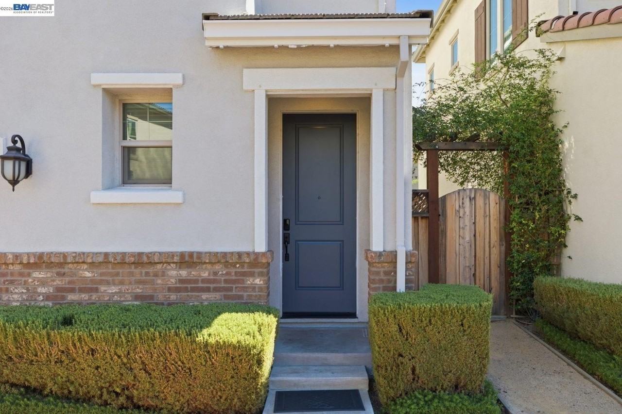 33 W Roccolino Ln - Photo 5 of 50