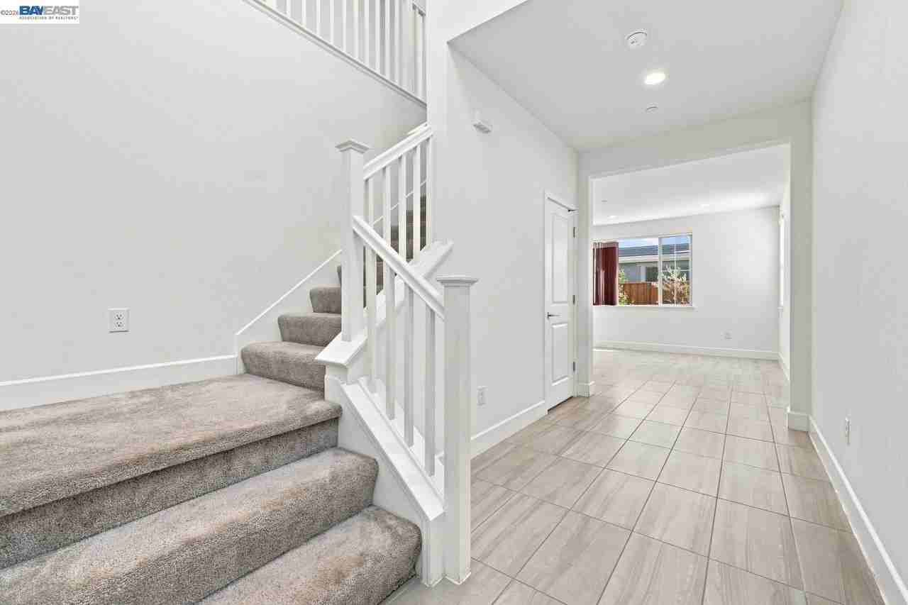 33 W Roccolino Ln - Photo 6 of 50