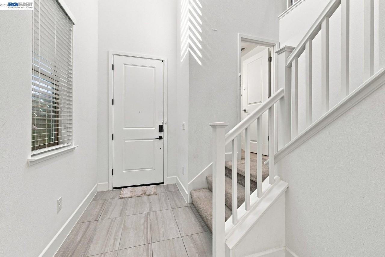 33 W Roccolino Ln - Photo 7 of 50