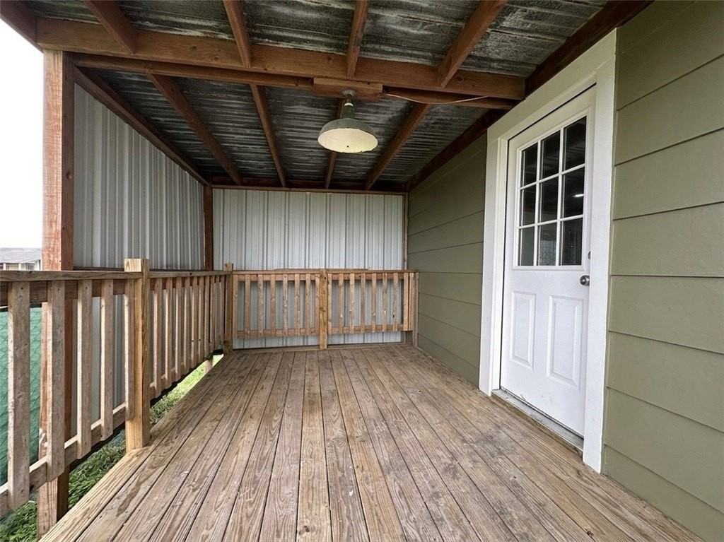1202 Main Dr - Photo 4 of 28
