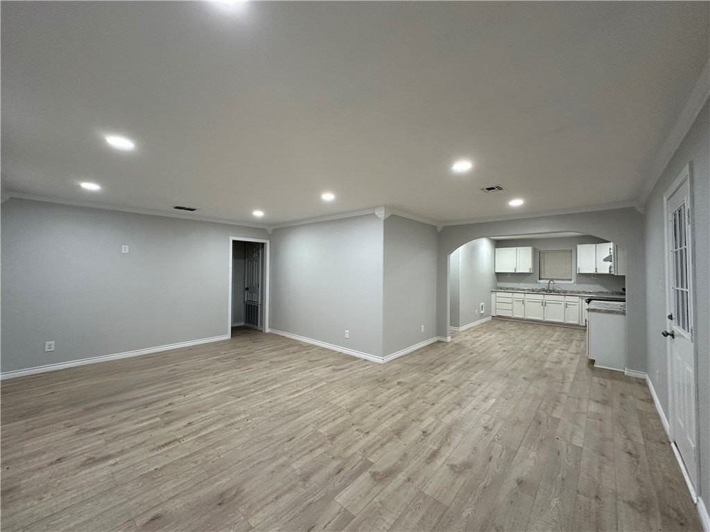 1202 Main Dr - Photo 7 of 28