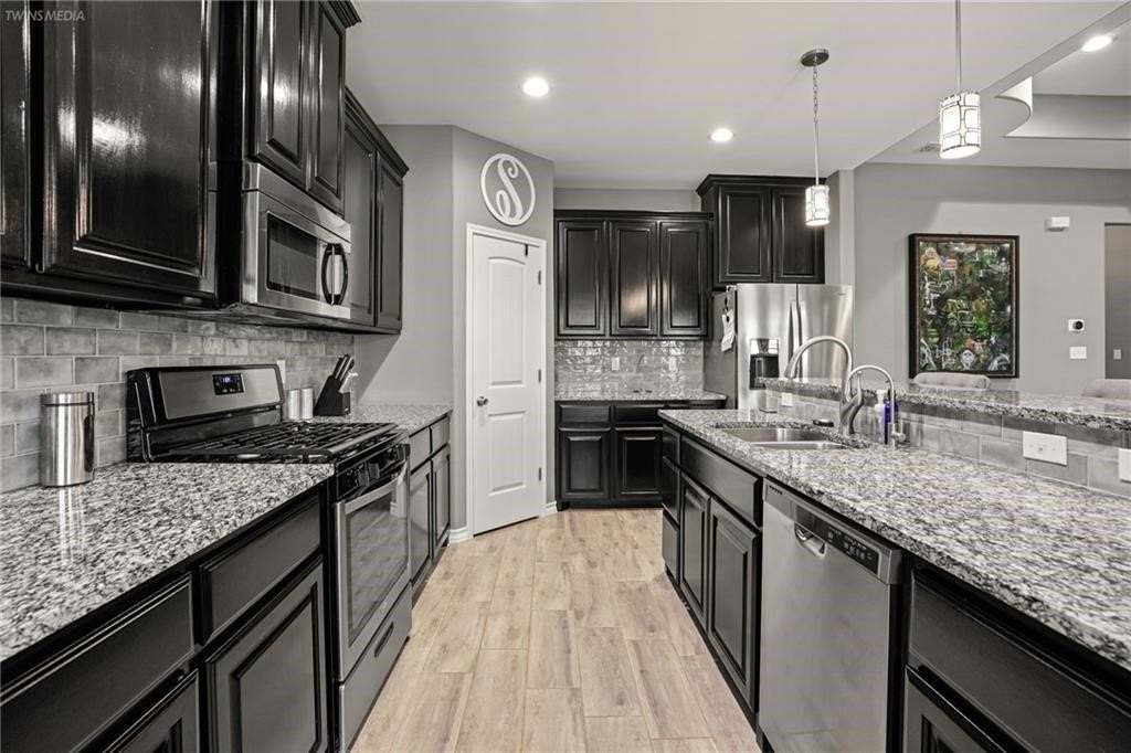 3921 Woodhouse Ln - Photo 7 of 26