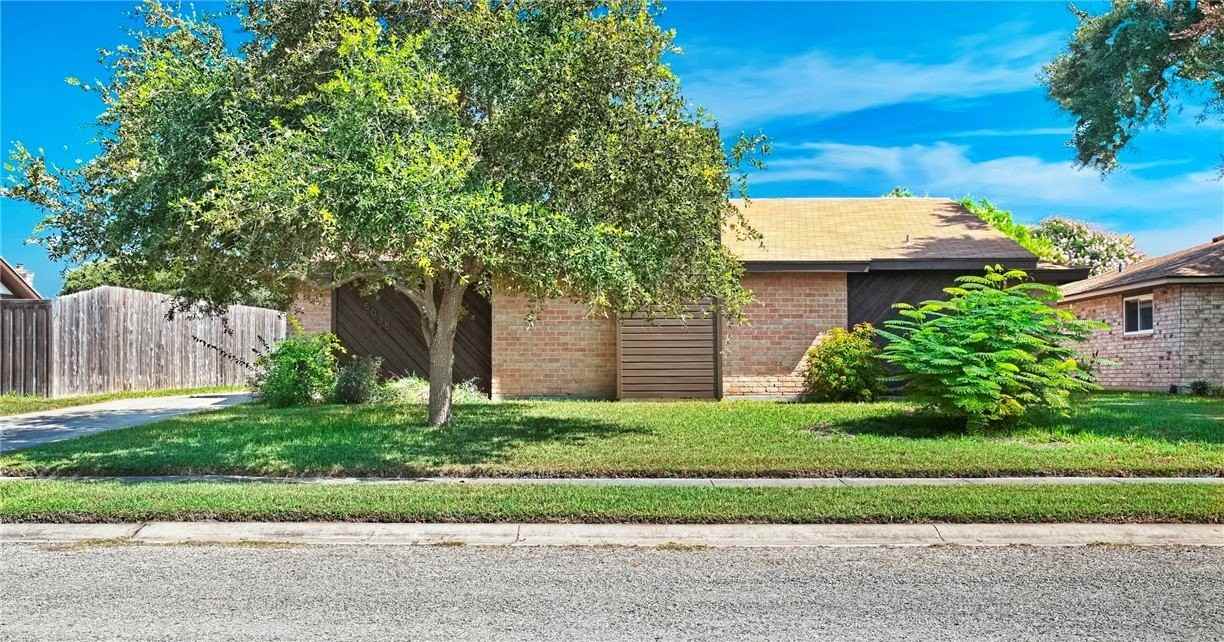 5038 Crestwick Dr - Photo 3 of 28