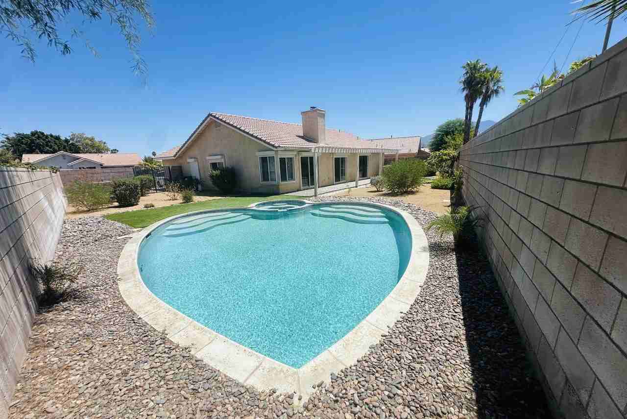 78780 Birchcrest Cir - Photo 2 of 38