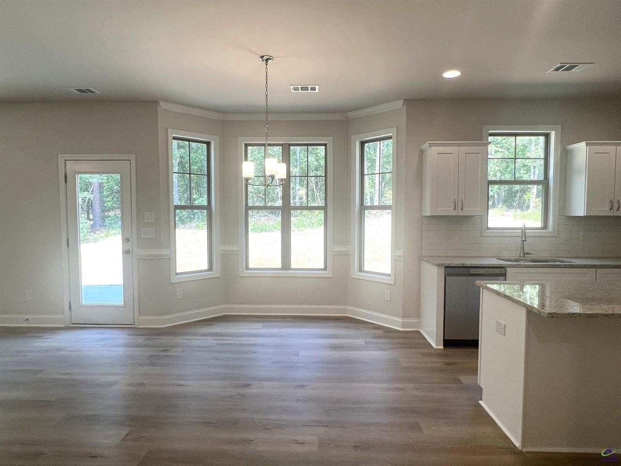 176 Country World Dr - Photo 6 of 38