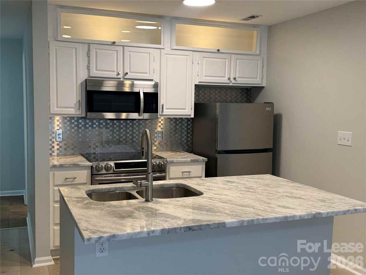 363 Northwest Dr - Photo 4 of 29