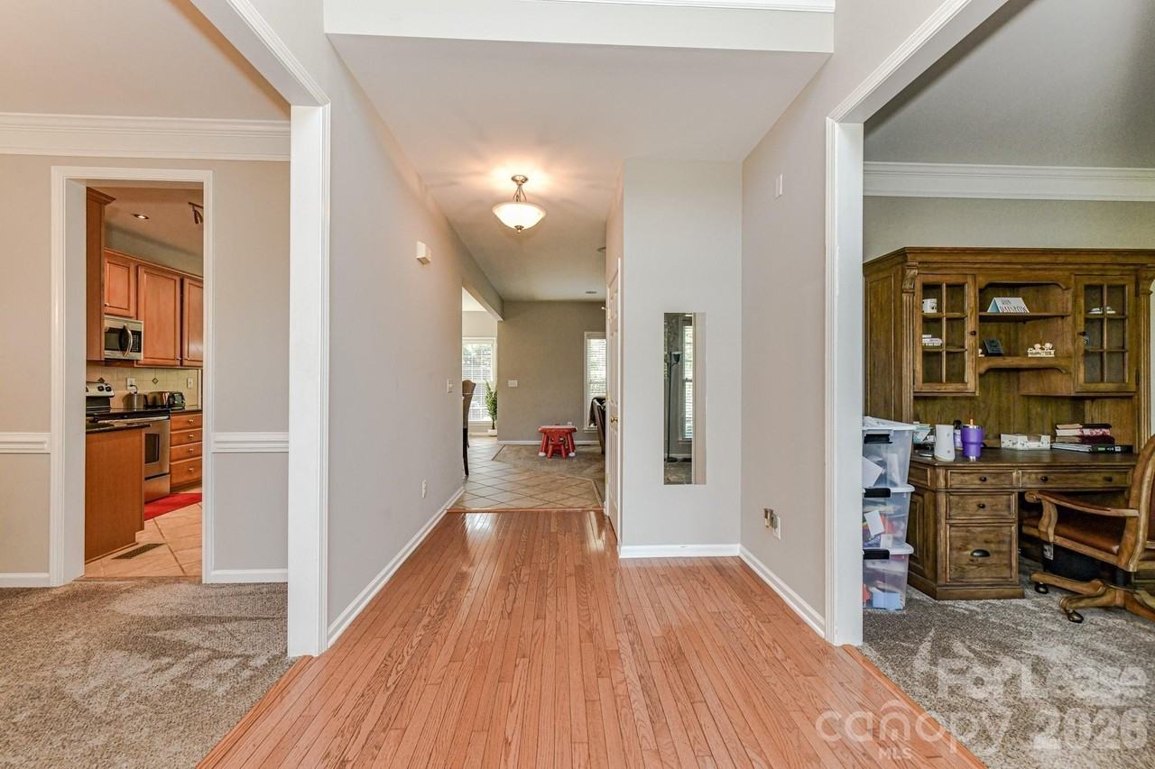 16829 Hampton Trace Rd - Photo 6 of 46