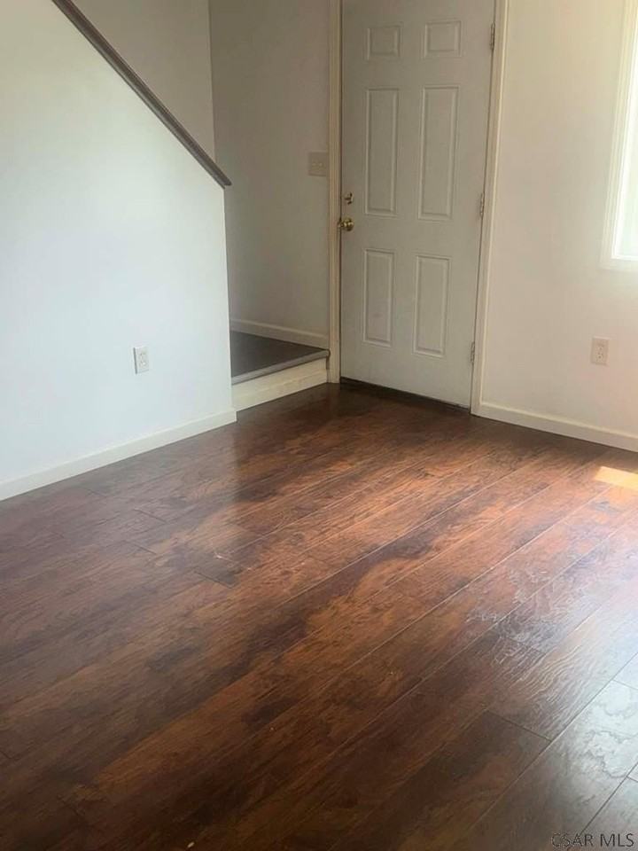 199 Mccabe St - Photo 3 of 17