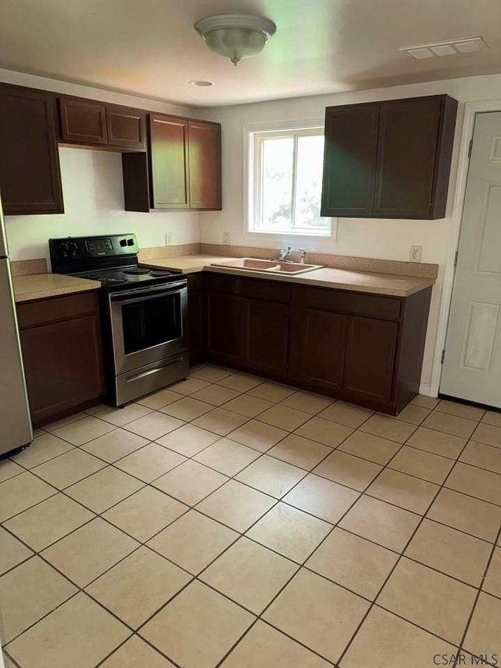 199 Mccabe St - Photo 6 of 17