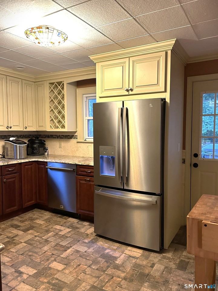 102 Cottage Rd - Photo 7 of 26