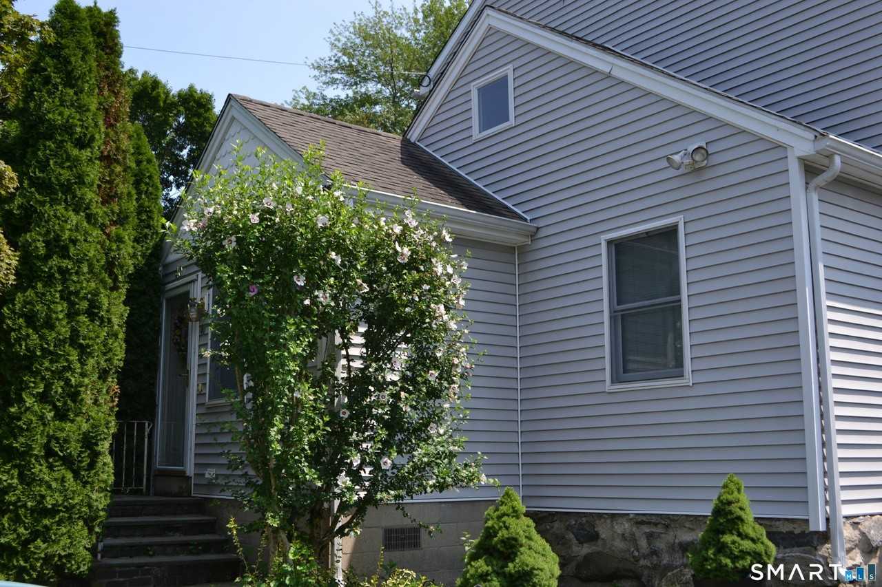 40 Emma Rd - Photo 2 of 31