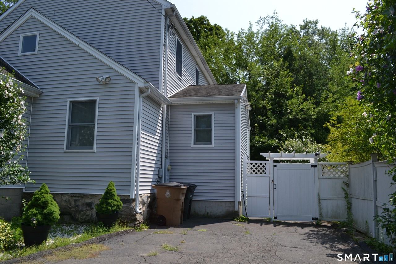 40 Emma Rd - Photo 3 of 31