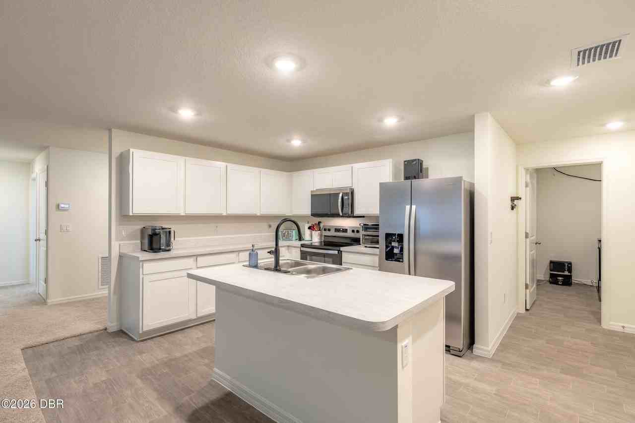 11 Ruth Dr - Photo 3 of 37