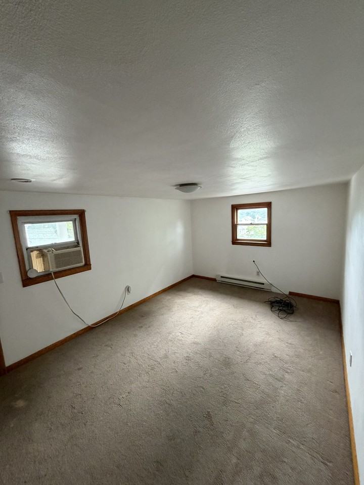 100 E Valley St #3 - Photo 4 of 7