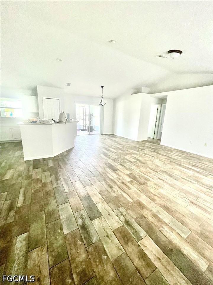 4010 29th St Sw - Photo 2 of 8