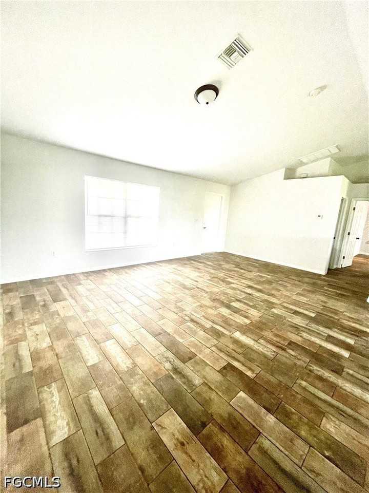 4010 29th St Sw - Photo 5 of 8