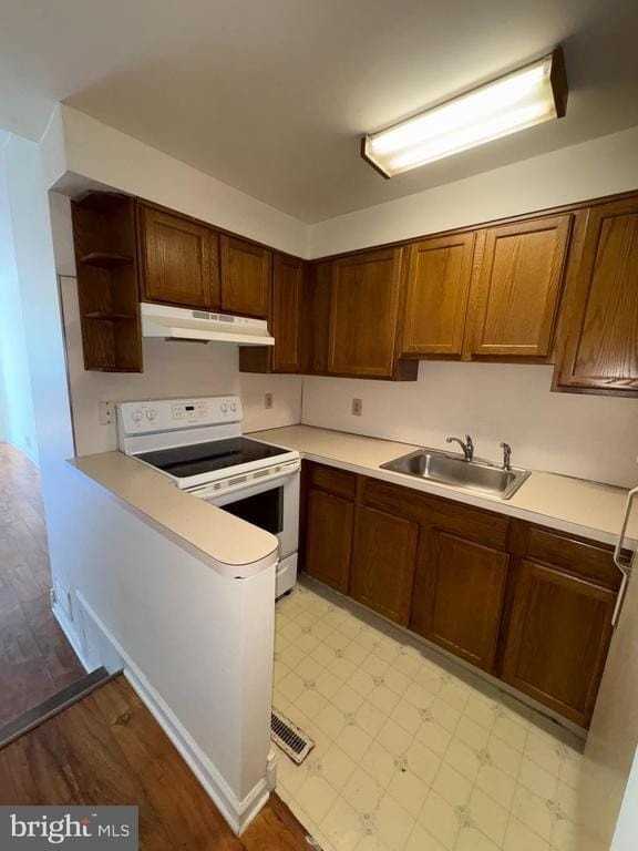 302 E 11th St - Photo 5 of 9