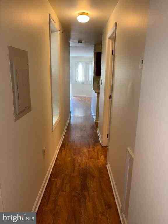 302 E 11th St - Photo 6 of 9