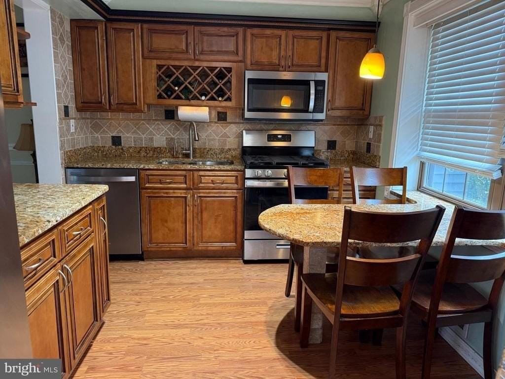 1003 Mulberry Ct - Photo 2 of 9