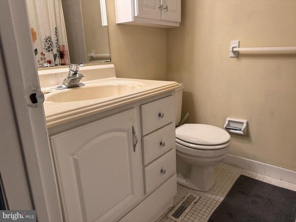 1003 Mulberry Ct - Photo 4 of 9