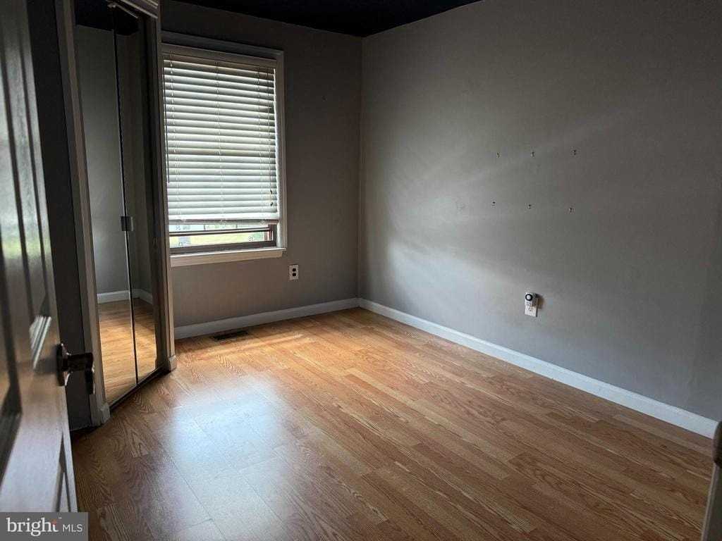 1003 Mulberry Ct - Photo 5 of 9