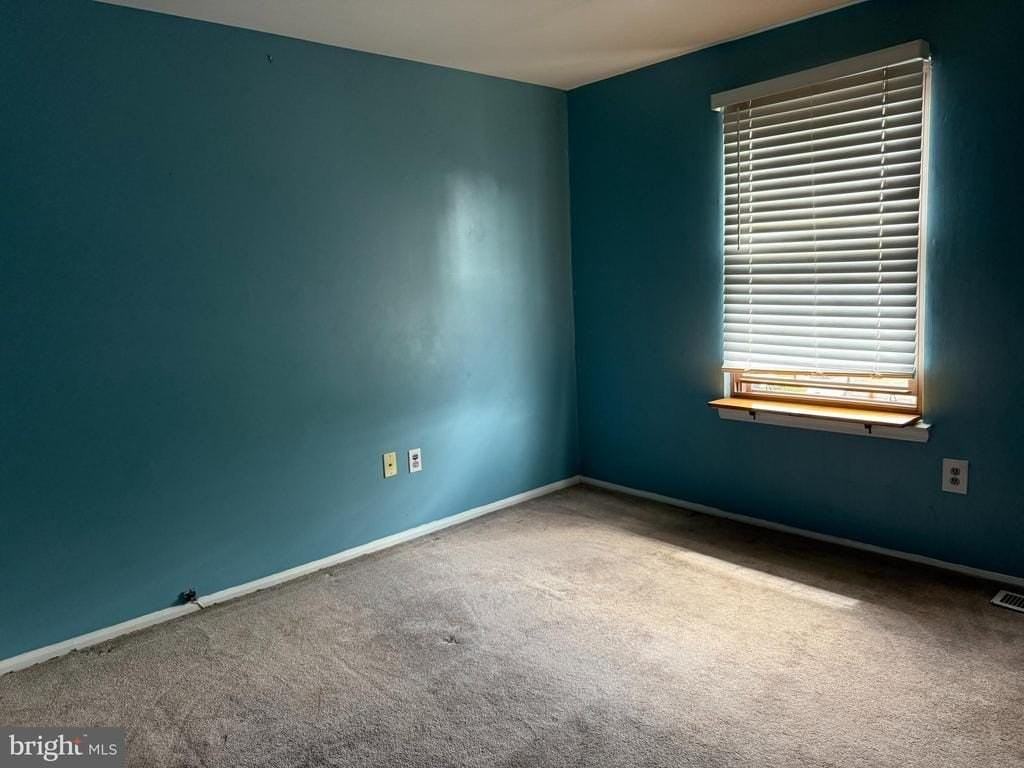 1003 Mulberry Ct - Photo 6 of 9
