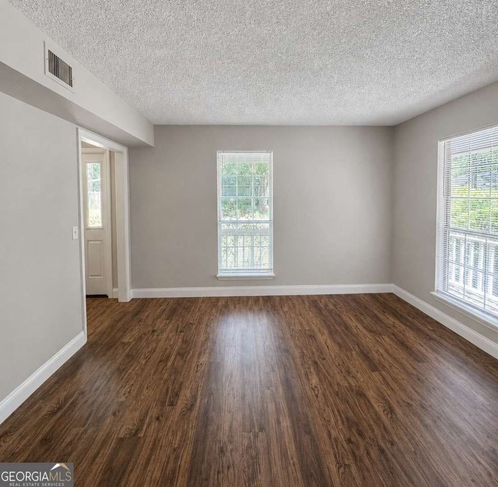 110 Bachlott Rd - Photo 7 of 47