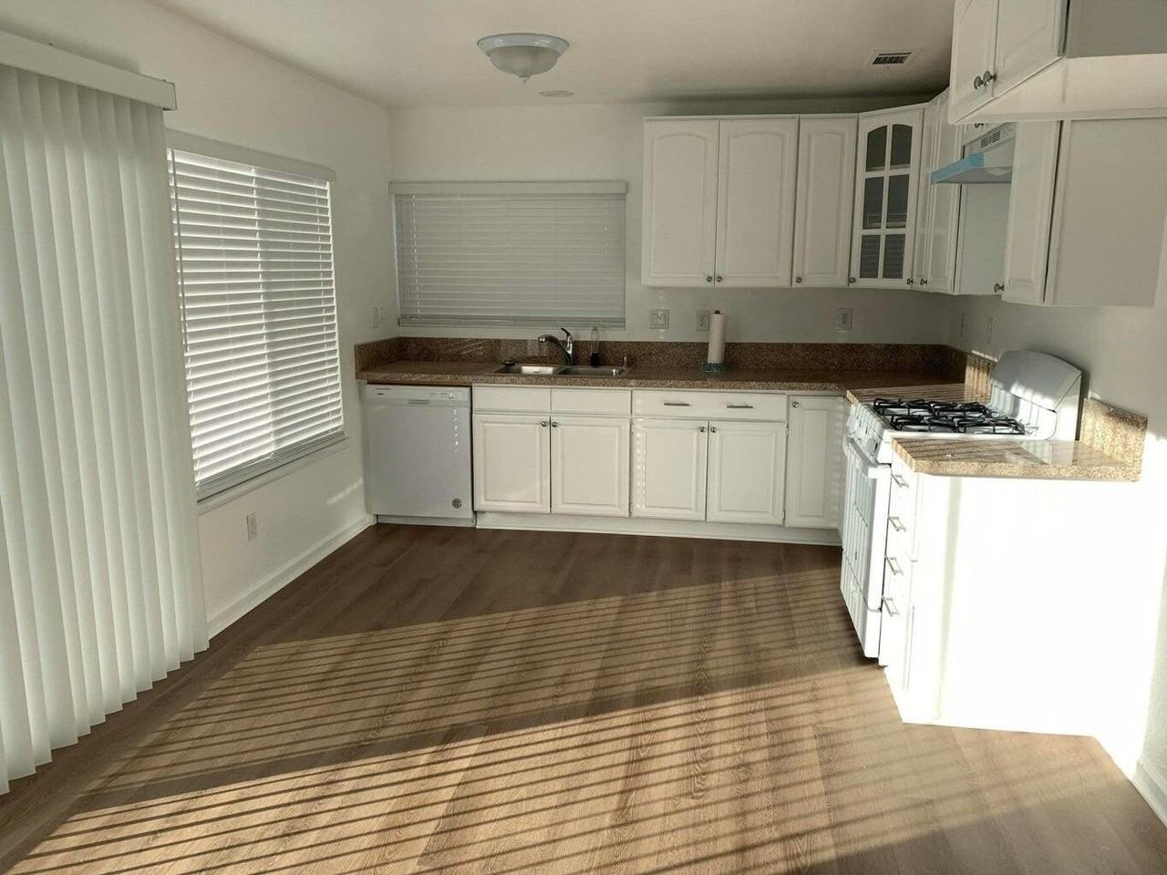 42951 Alexo Dr - Photo 2 of 36