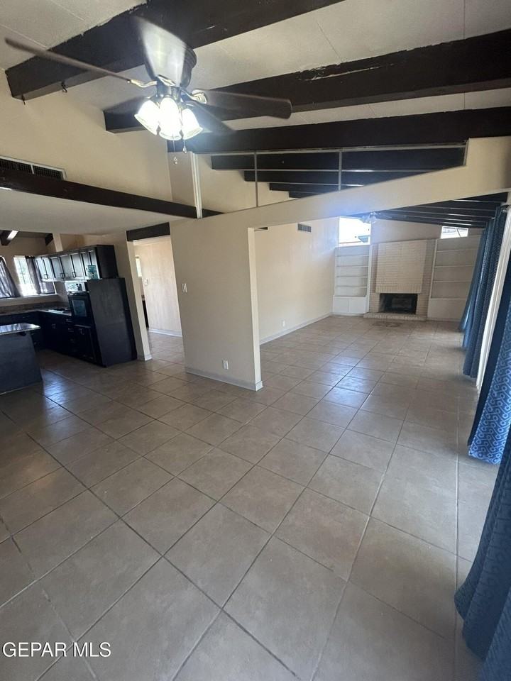 212 Crestmont Dr - Photo 4 of 17