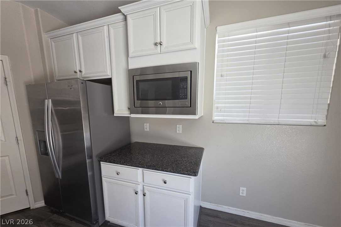 8059 Encanterra Rd - Photo 7 of 41
