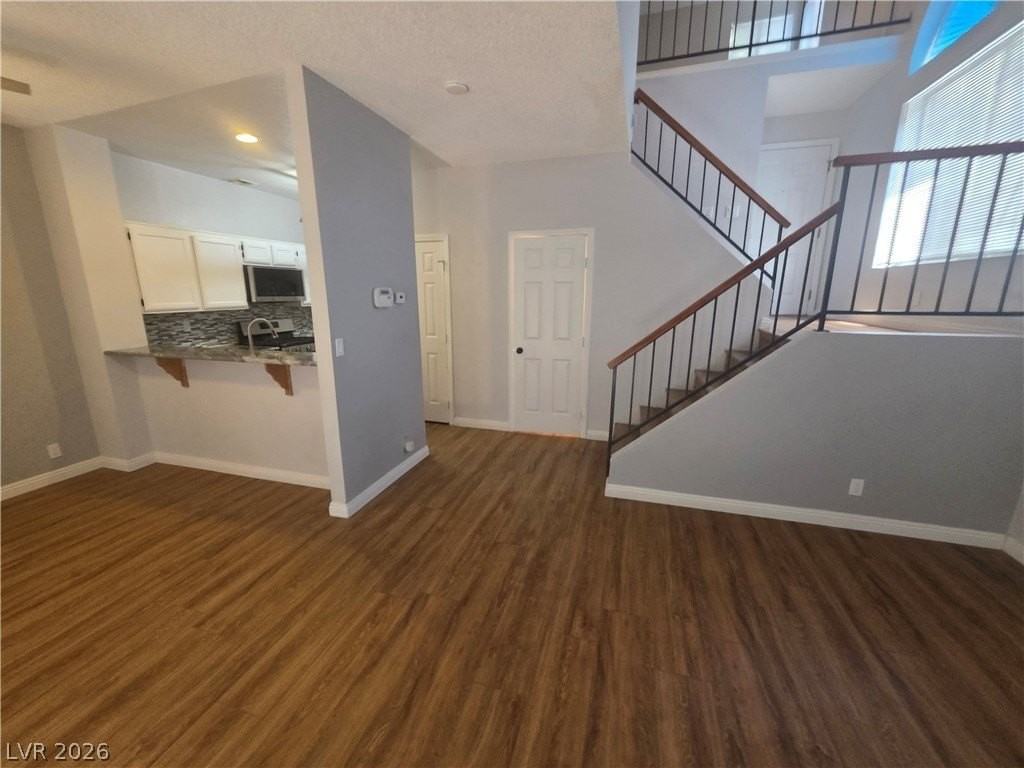 5027 Strauss Dr - Photo 3 of 25