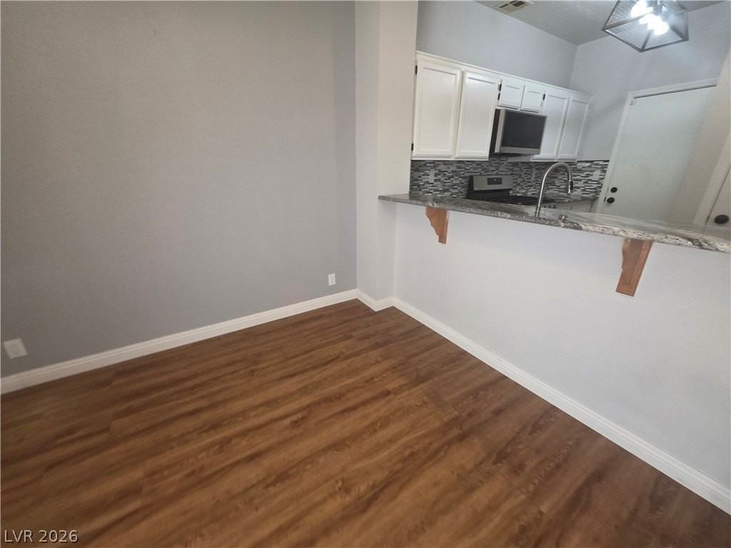 5027 Strauss Dr - Photo 6 of 25