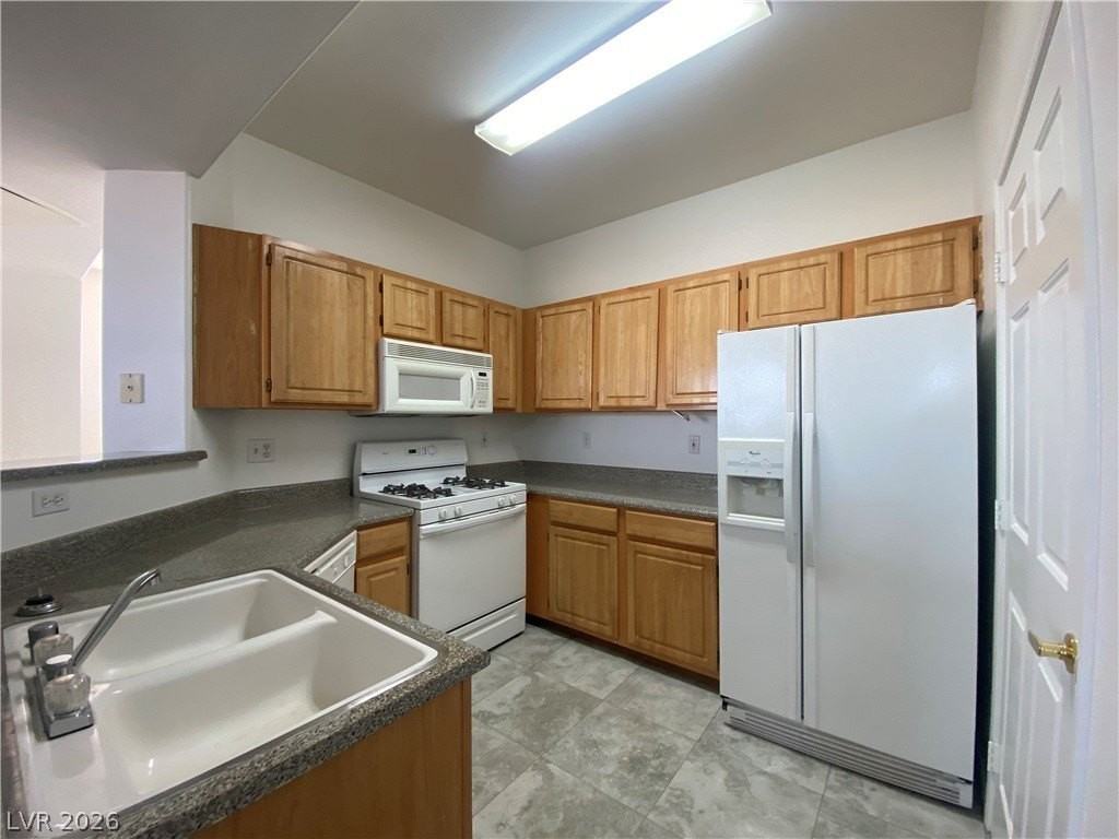 8555 W Russell Rd #2106 - Photo 7 of 22