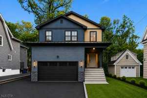 featured image of 44 E Cedar St