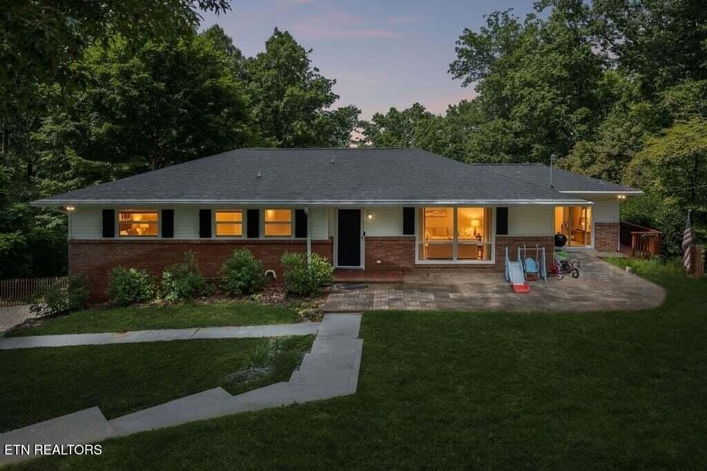 103 Morgan Rd - Photo 2 of 50