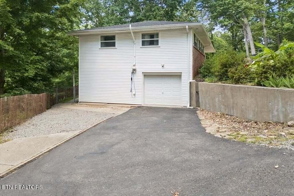 103 Morgan Rd - Photo 5 of 50